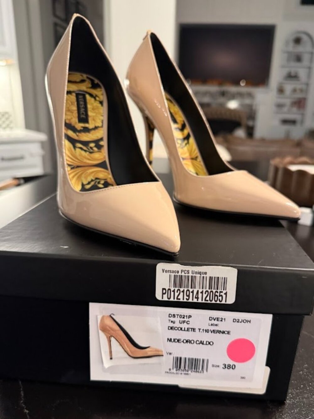 NEW IN BOX/NWT VERSACE Barocco Patent Beige Pump | Size 38
